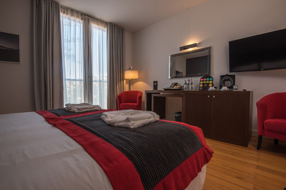 Arts In Hotel Conde Carvalhal — Hotel rooms in Funchal, Madeira