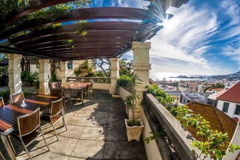 Arts In Hotel Conde Carvalhal — Restaurant & bars in Funchal, Madeira