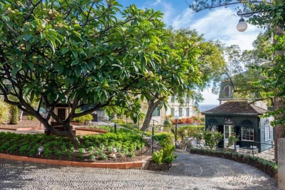 Arts In Hotel Conde Carvalhal — Hotel building in Funchal, Madeira
