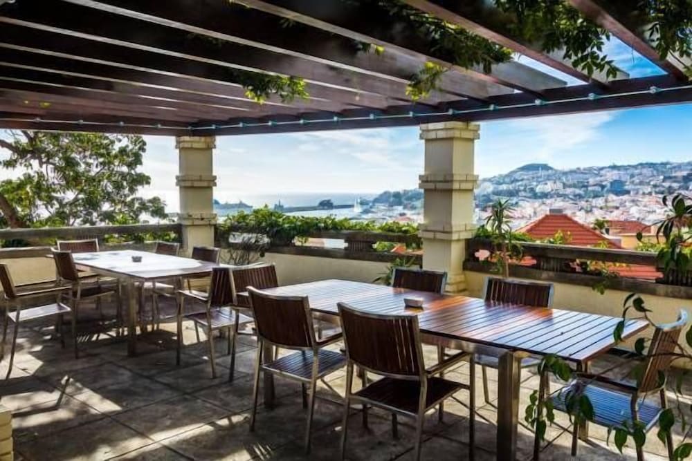 Arts In Hotel Conde Carvalhal — Restaurant & bars in Funchal, Madeira