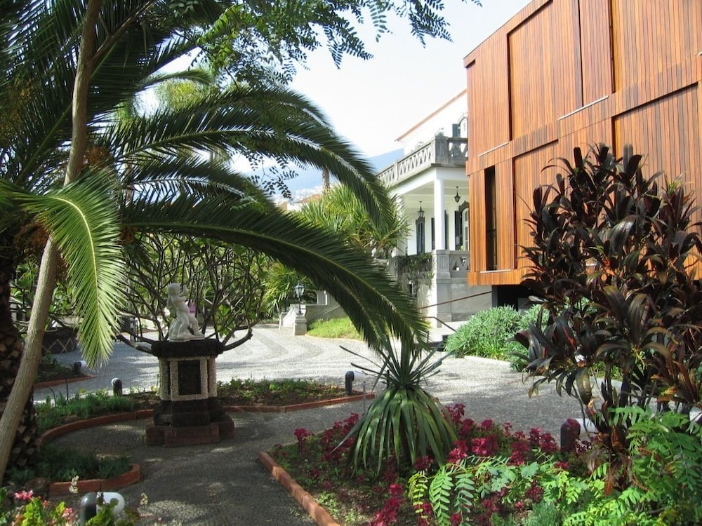 Arts In Hotel Conde Carvalhal — Hotel building in Funchal, Madeira