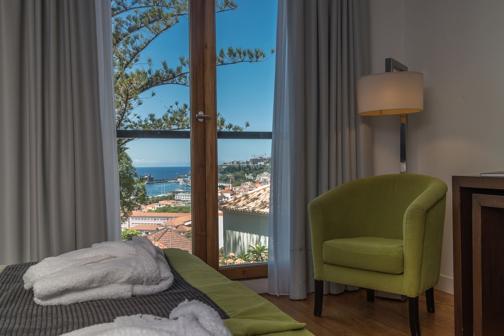 Arts In Hotel Conde Carvalhal — Hotel rooms in Funchal, Madeira