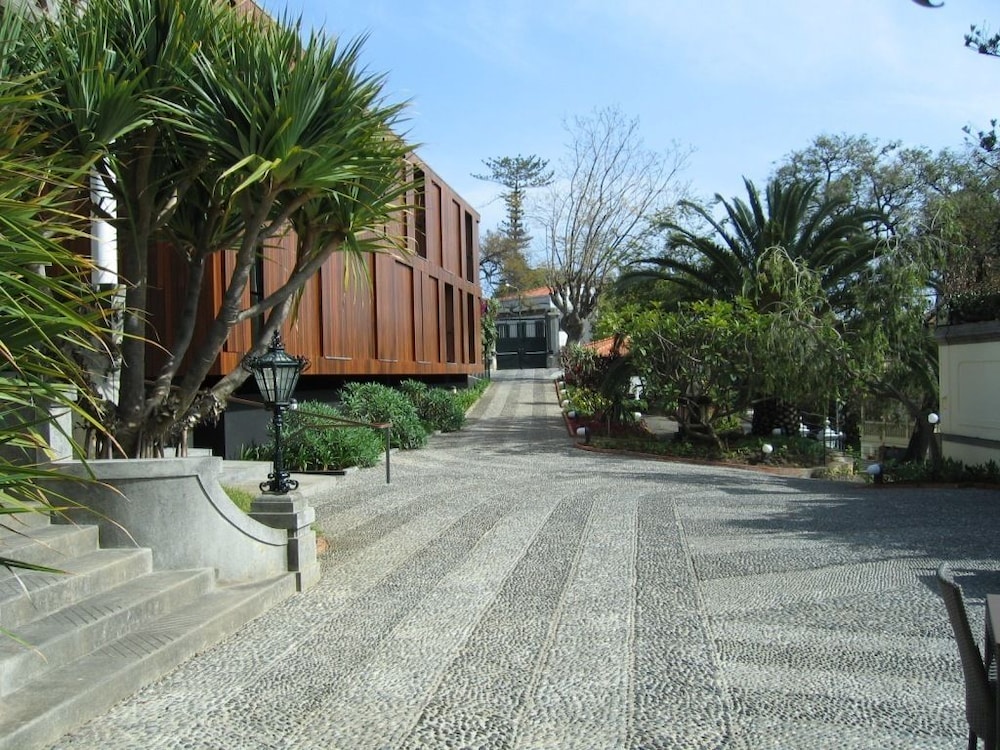 Arts In Hotel Conde Carvalhal — Hotel building in Funchal, Madeira