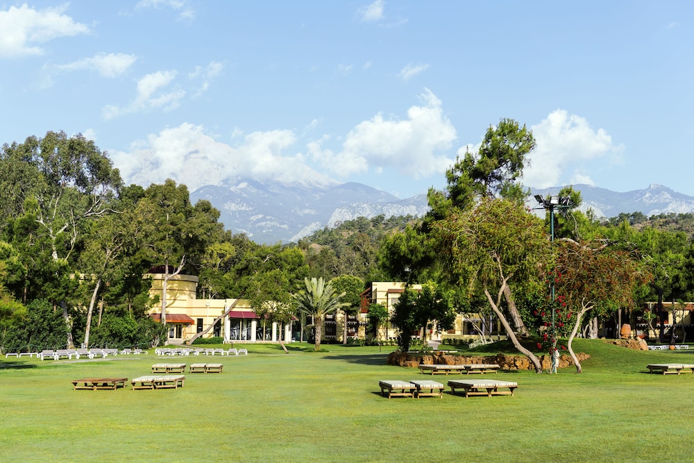ROBINSON ÇAMYUVA Adults Only- All Inclusive — Hotel building in Kemer