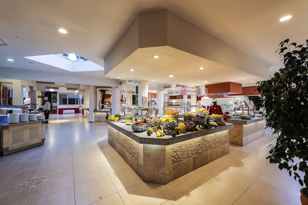 ROBINSON ÇAMYUVA Adults Only- All Inclusive — Restaurant & bars in Kemer