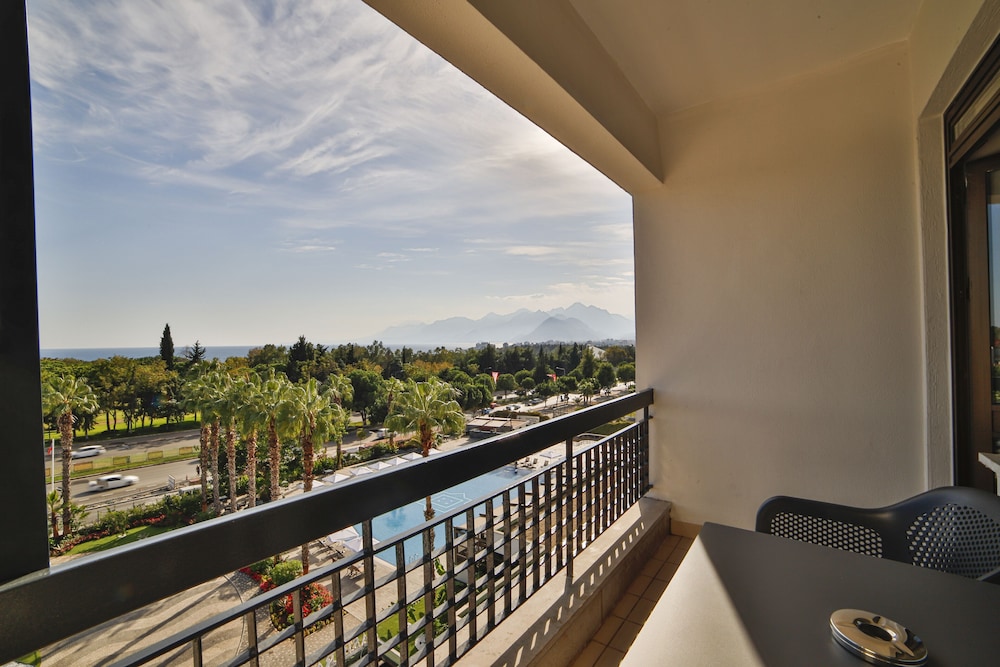 Nashira City Resort — Hotel rooms in Antalya