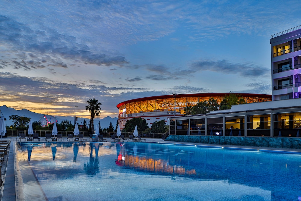 Nashira City Resort — Swimming pool in Antalya