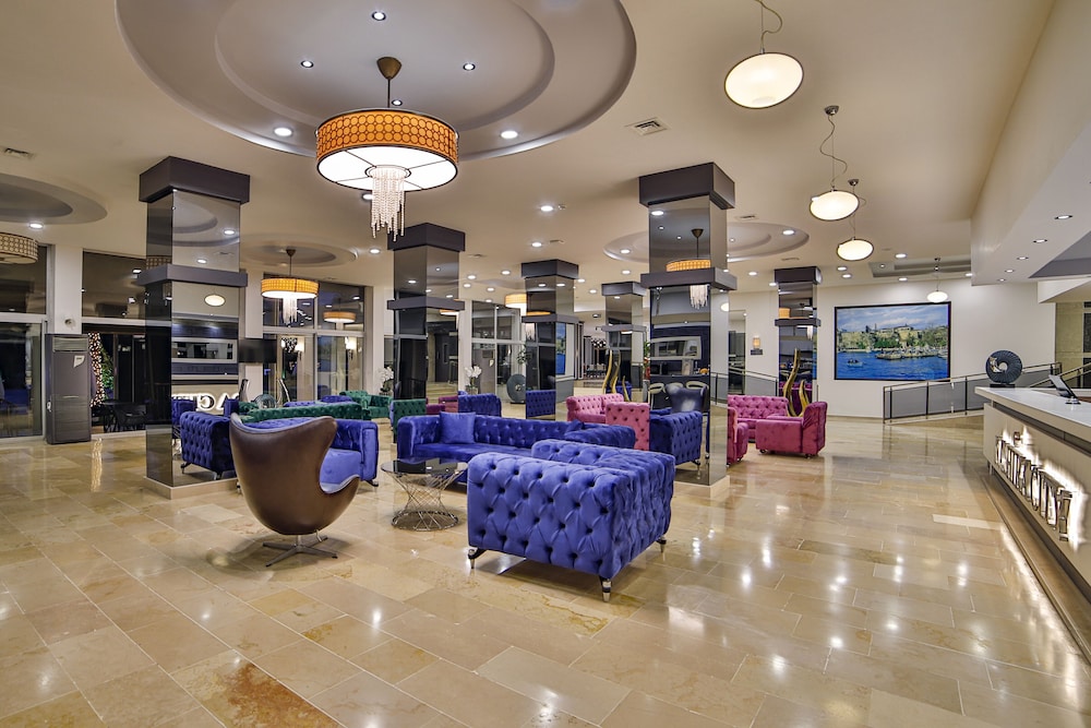 Nashira City Resort — Hotel building in Antalya