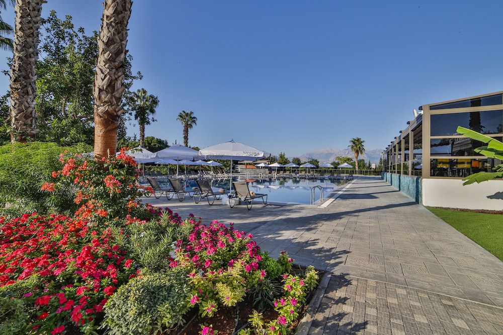 Nashira City Resort — Swimming pool in Antalya