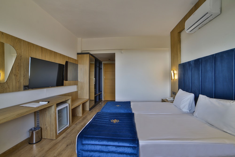 Nashira City Resort — Hotel rooms in Antalya