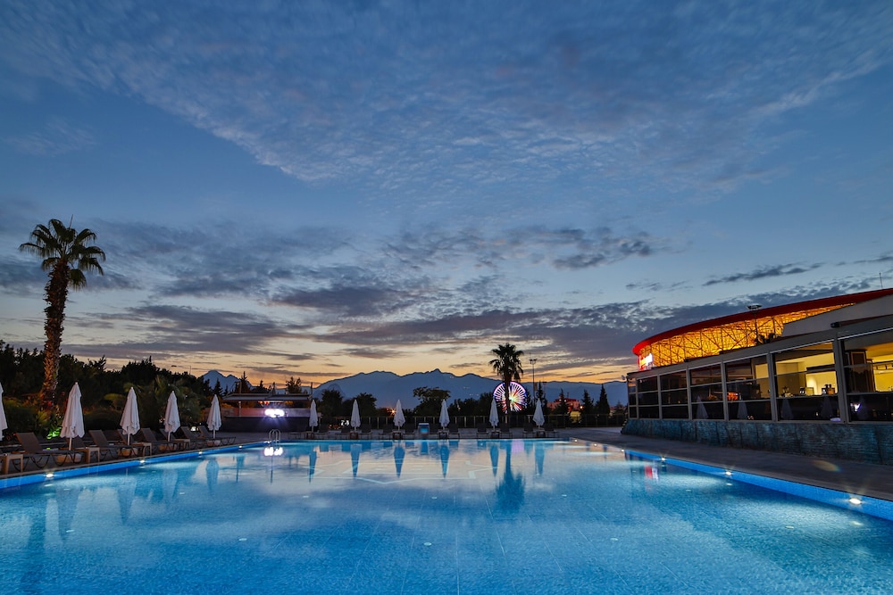 Nashira City Resort — Swimming pool in Antalya