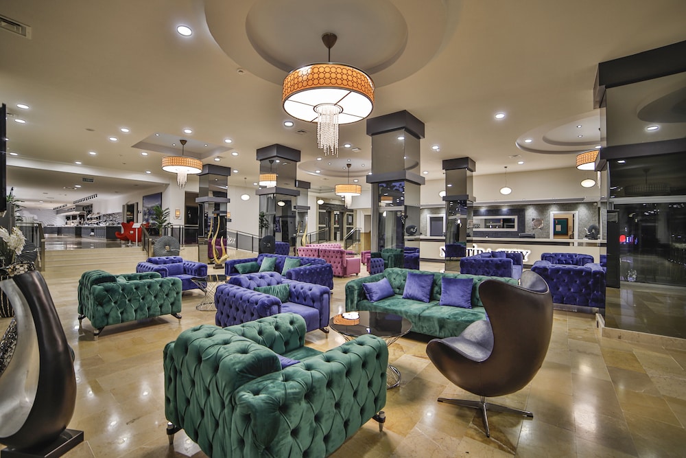 Nashira City Resort — Hotel building in Antalya