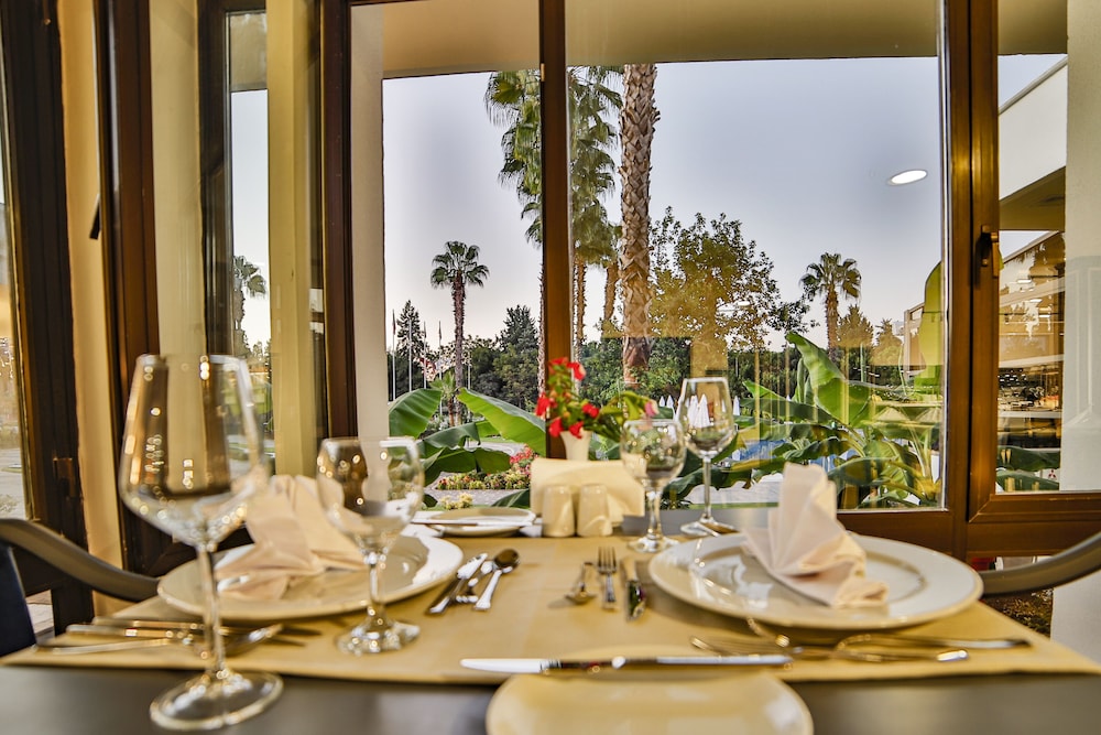 Nashira City Resort — Restaurant & bars in Antalya