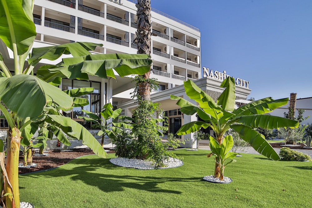 Nashira City Resort — Hotel building in Antalya