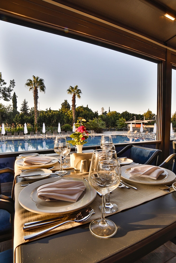 Nashira City Resort — Restaurant & bars in Antalya