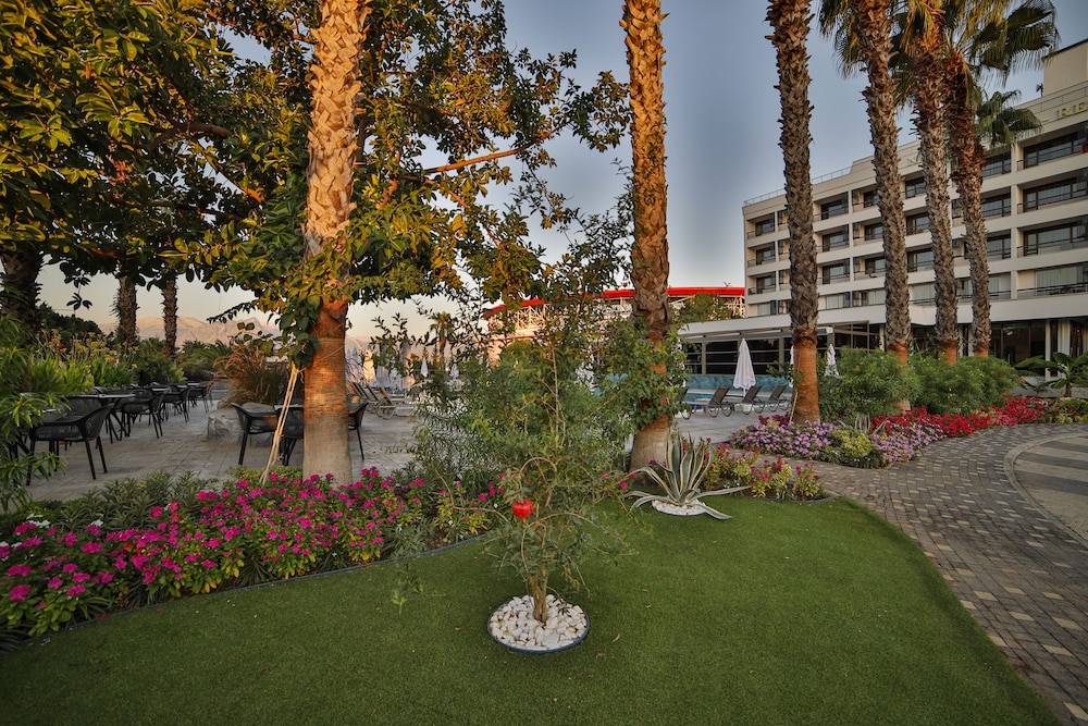 Nashira City Resort — Hotel building in Antalya