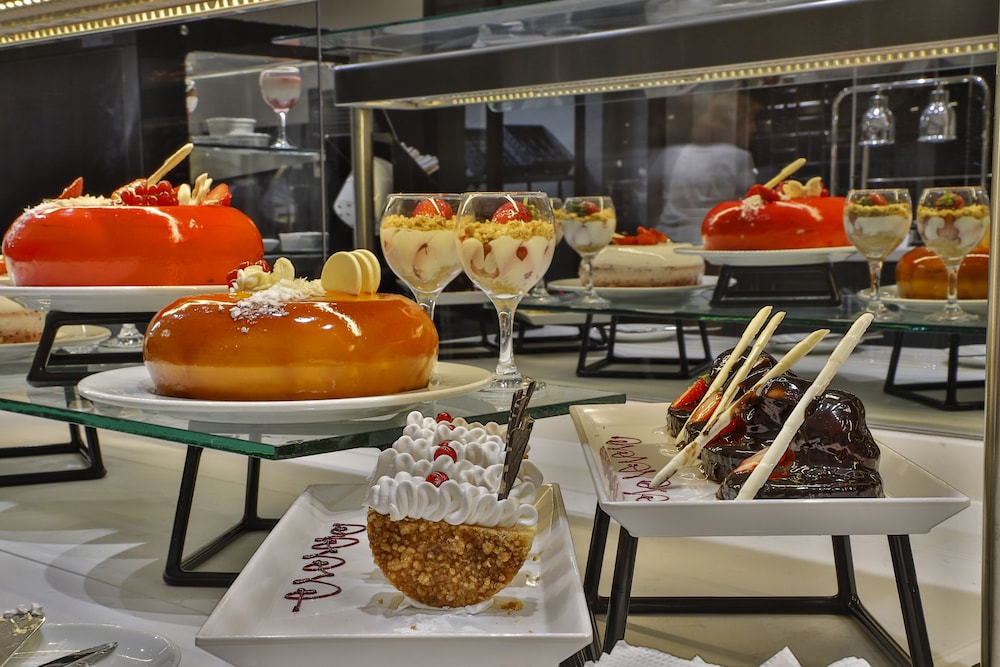 Nashira City Resort — Restaurant & bars in Antalya