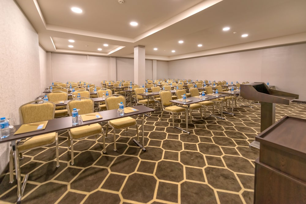 Nashira City Resort — Hotel building in Antalya