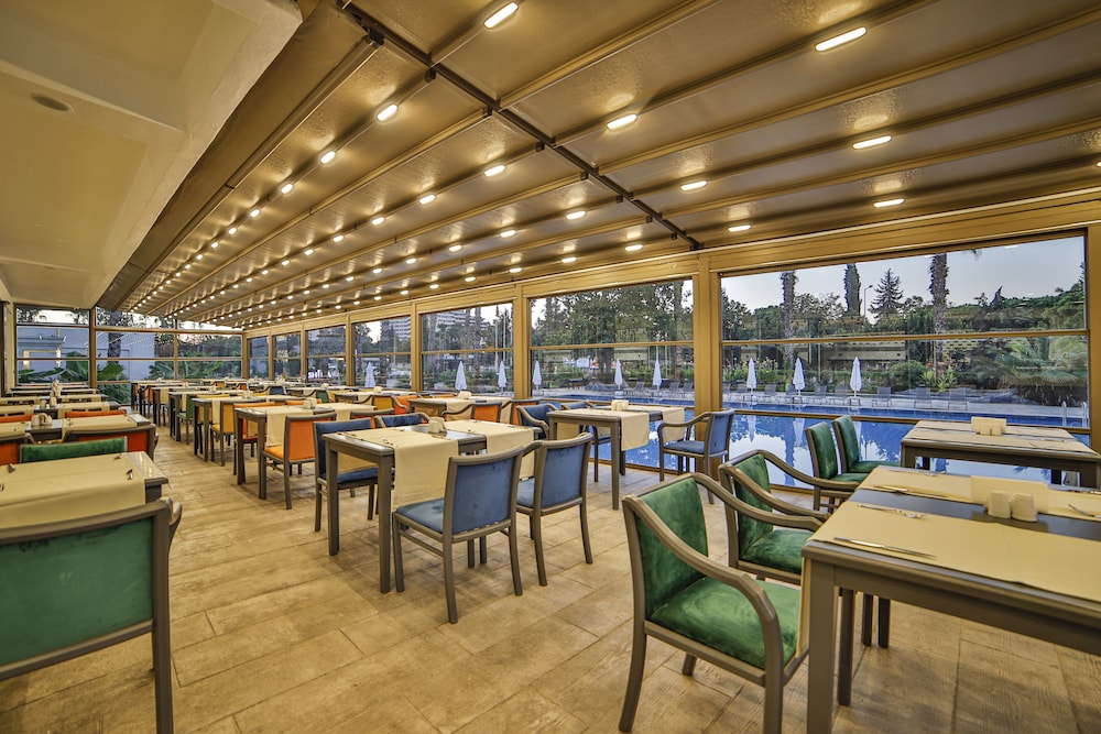 Nashira City Resort — Restaurant & bars in Antalya