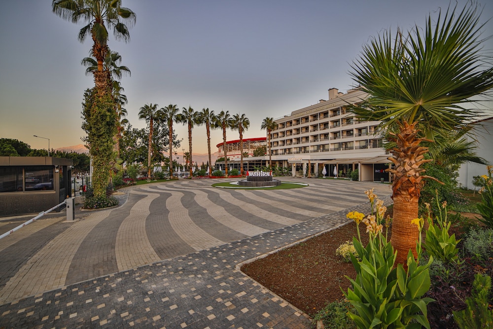 Nashira City Resort — Hotel building in Antalya