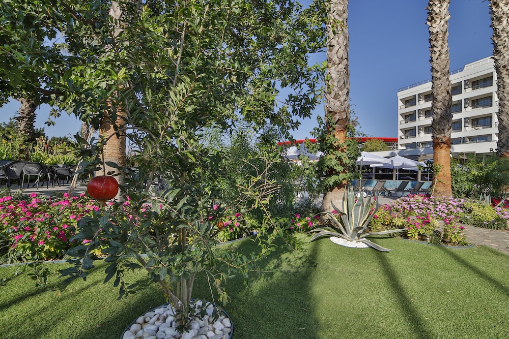 Nashira City Resort — Hotel building in Antalya