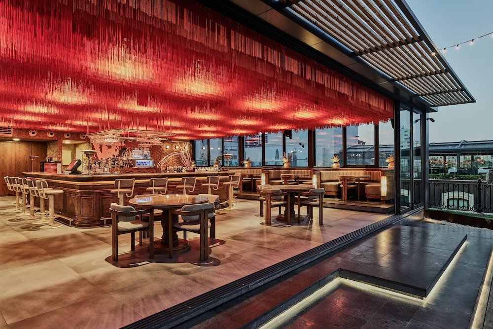 Wyndham Grand Istanbul Kalamis Marina Hotel — Restaurant & bars in Istanbul, Istanbul