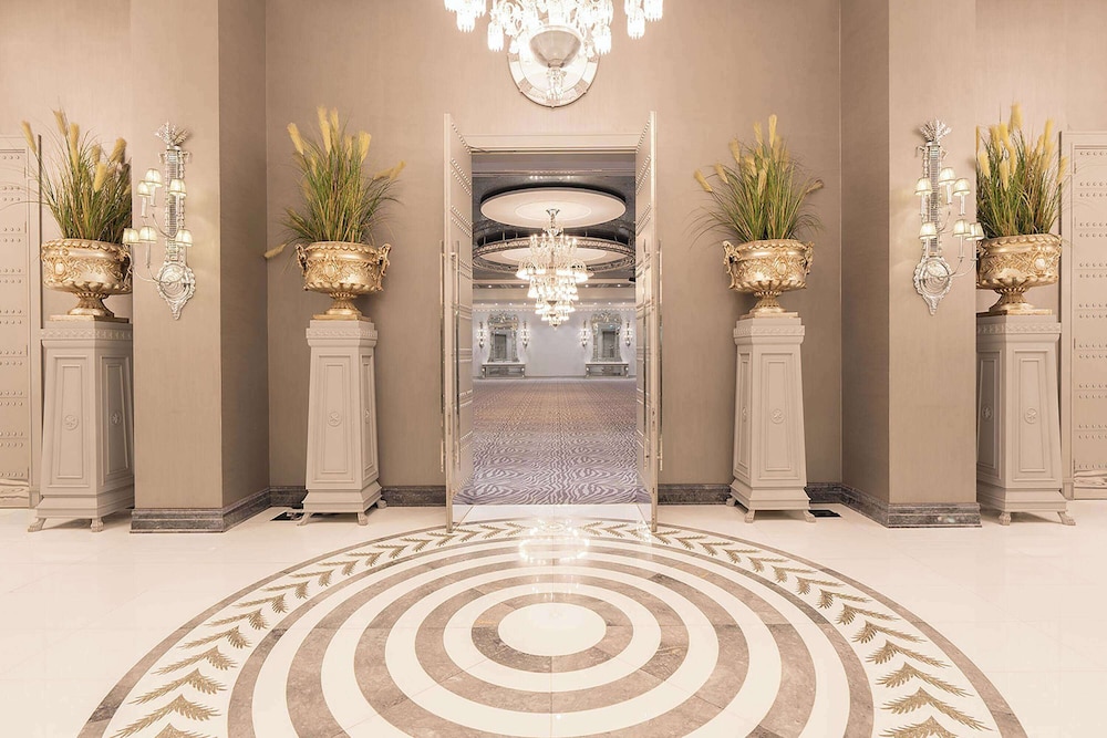 Wyndham Grand Istanbul Kalamis Marina Hotel — Hotel building in Istanbul, Istanbul