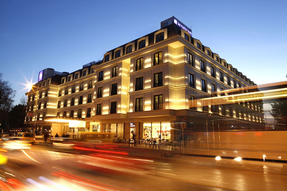 Wyndham Grand Istanbul Kalamis Marina Hotel — Hotel building in Istanbul, Istanbul