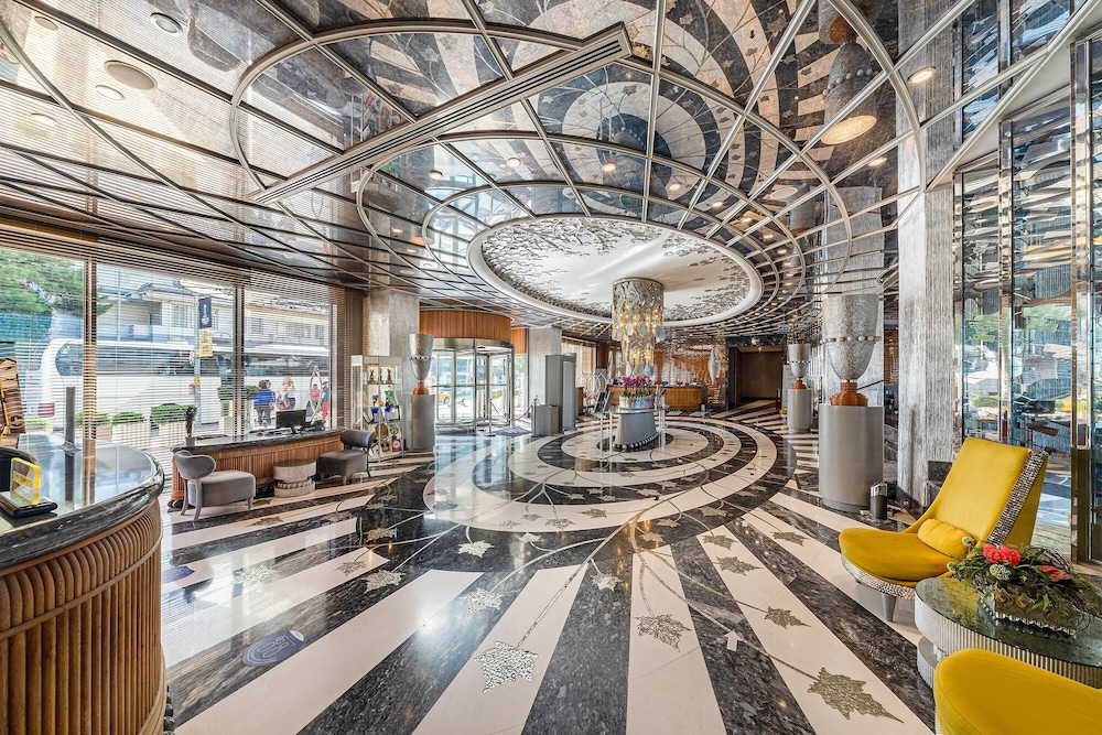 Wyndham Grand Istanbul Kalamis Marina Hotel — Hotel building in Istanbul, Istanbul