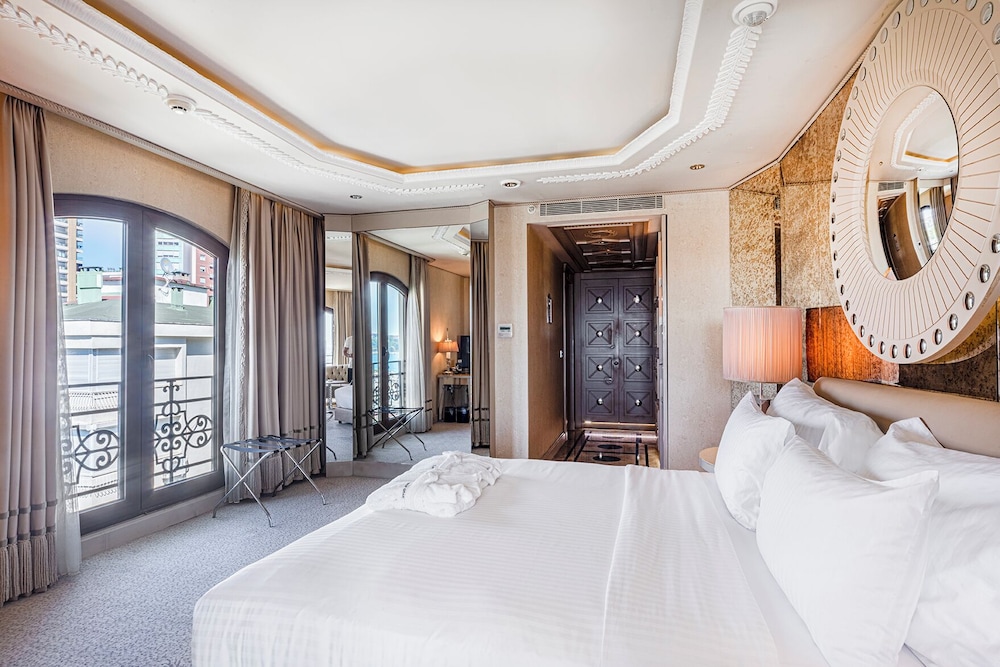 Wyndham Grand Istanbul Kalamis Marina Hotel — Hotel rooms in Istanbul, Istanbul