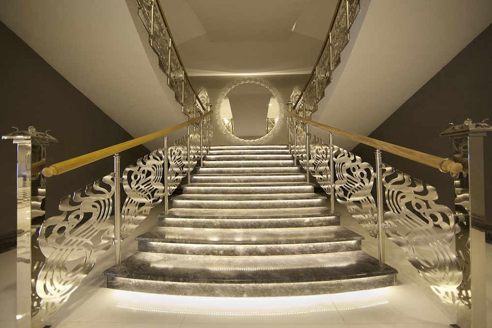 Wyndham Grand Istanbul Kalamis Marina Hotel — Hotel building in Istanbul, Istanbul