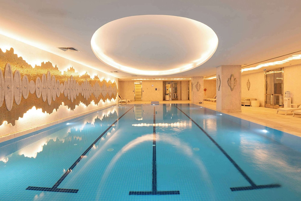 Wyndham Grand Istanbul Kalamis Marina Hotel — Swimming pool in Istanbul, Istanbul