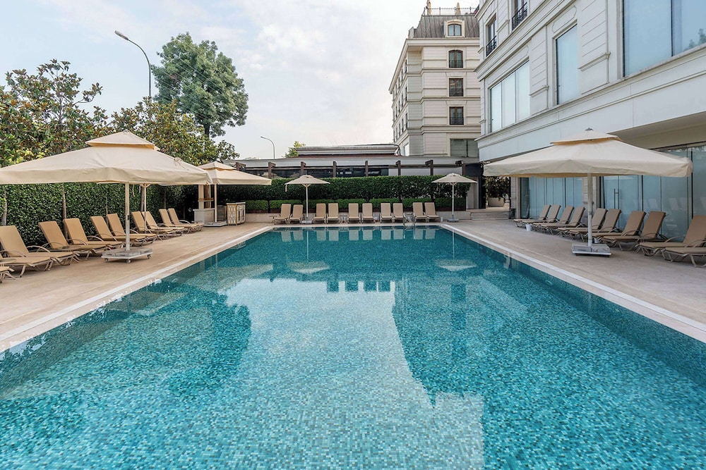 Wyndham Grand Istanbul Kalamis Marina Hotel — Swimming pool in Istanbul, Istanbul