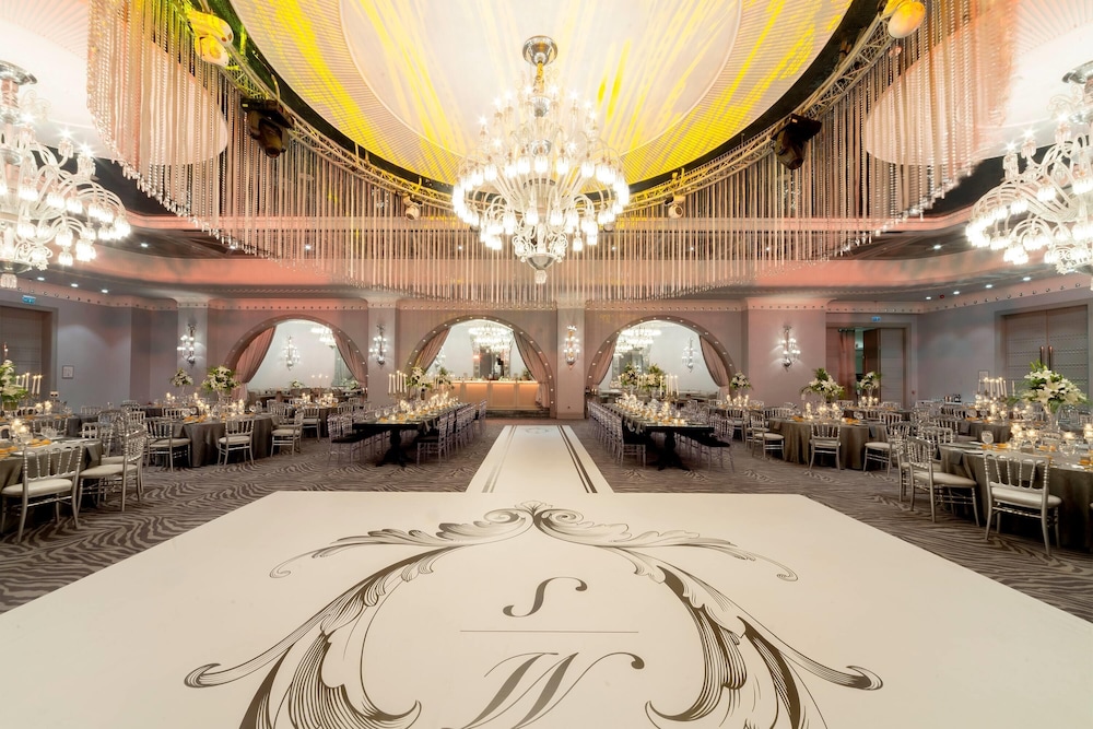 Wyndham Grand Istanbul Kalamis Marina Hotel — Restaurant & bars in Istanbul, Istanbul