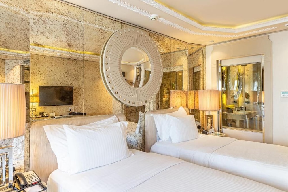 Wyndham Grand Istanbul Kalamis Marina Hotel — Hotel rooms in Istanbul, Istanbul
