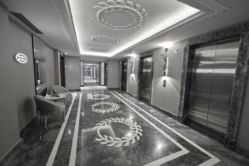 Wyndham Grand Istanbul Kalamis Marina Hotel — Hotel building in Istanbul, Istanbul