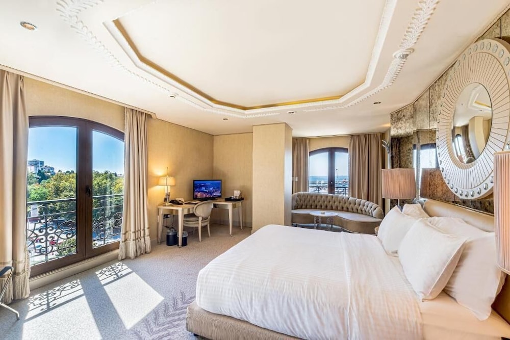 Wyndham Grand Istanbul Kalamis Marina Hotel — Hotel rooms in Istanbul, Istanbul