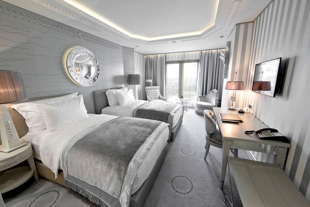 Wyndham Grand Istanbul Kalamis Marina Hotel — Hotel rooms in Istanbul, Istanbul