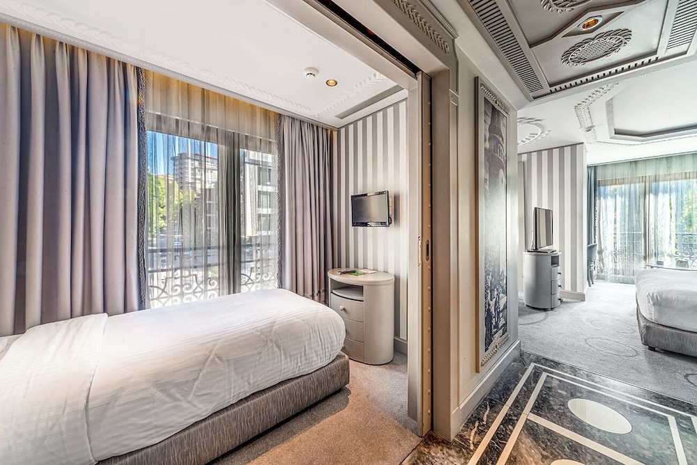 Wyndham Grand Istanbul Kalamis Marina Hotel — Hotel rooms in Istanbul, Istanbul