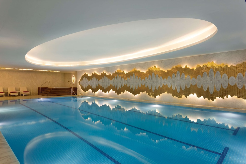 Wyndham Grand Istanbul Kalamis Marina Hotel — Swimming pool in Istanbul, Istanbul