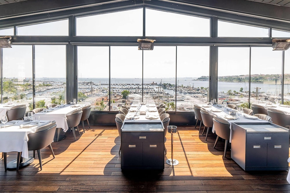 Wyndham Grand Istanbul Kalamis Marina Hotel — Restaurant & bars in Istanbul, Istanbul
