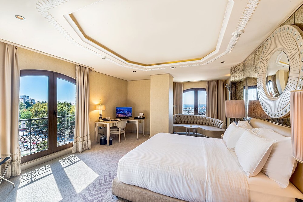 Wyndham Grand Istanbul Kalamis Marina Hotel — Hotel rooms in Istanbul, Istanbul