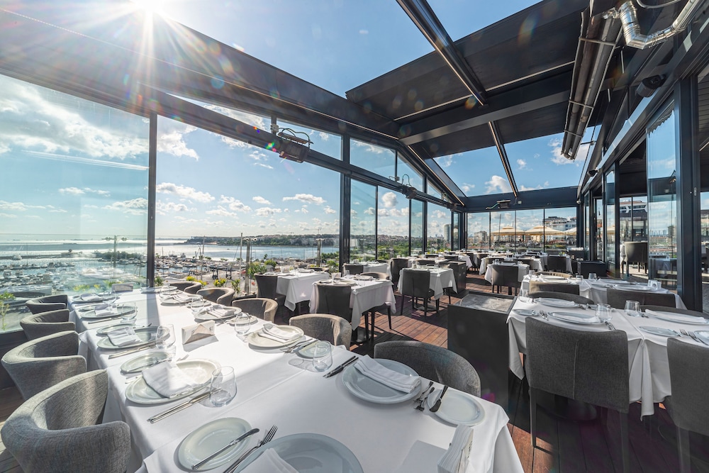 Wyndham Grand Istanbul Kalamis Marina Hotel — Restaurant & bars in Istanbul, Istanbul