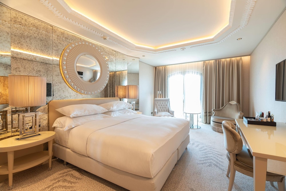 Wyndham Grand Istanbul Kalamis Marina Hotel — Hotel rooms in Istanbul, Istanbul