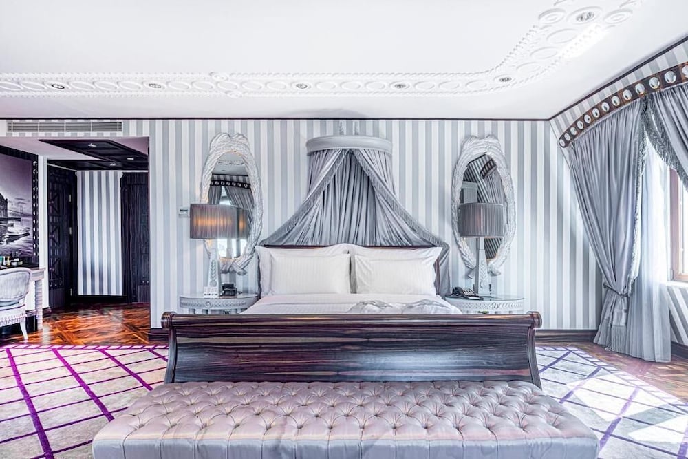 Wyndham Grand Istanbul Kalamis Marina Hotel — Hotel rooms in Istanbul, Istanbul