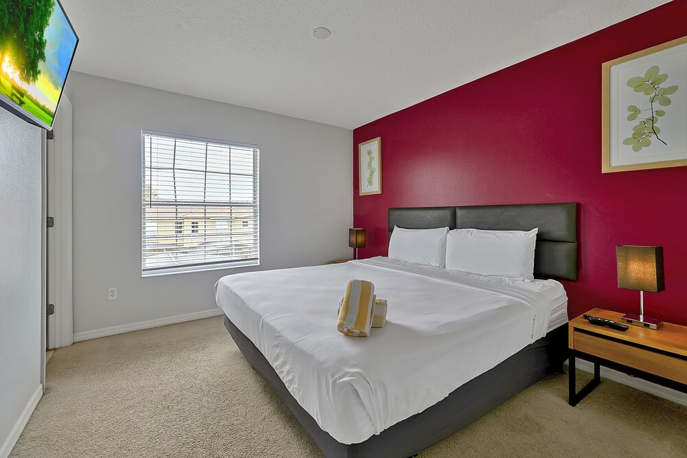 Vacation Townhomes by IDILIQ at Encantada Resort — Hotel rooms in Kissimmee, Florida