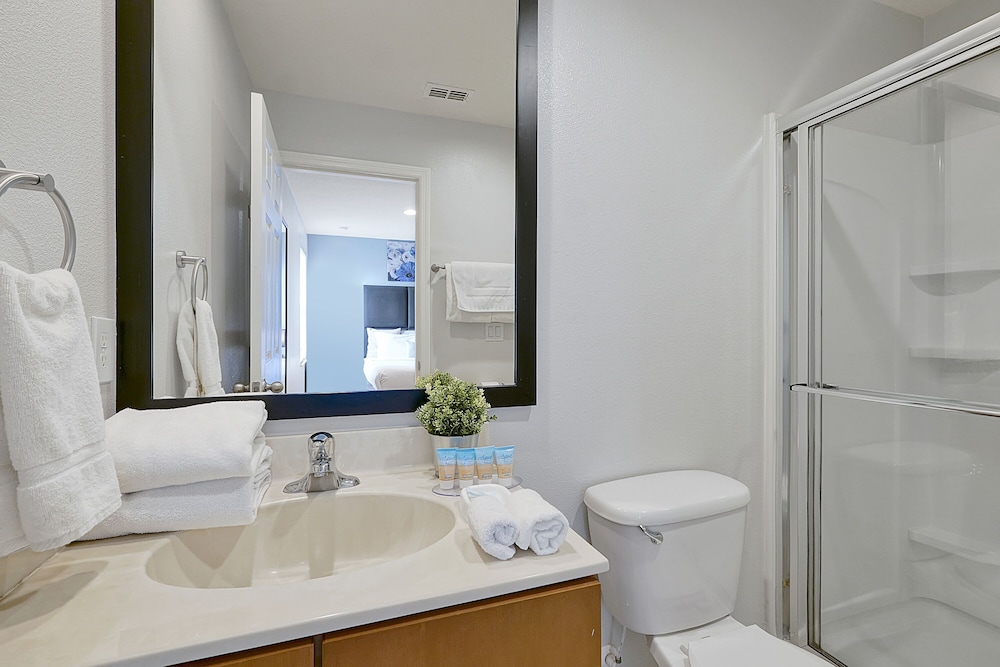 Vacation Townhomes by IDILIQ at Encantada Resort — Hotel rooms in Kissimmee, Florida