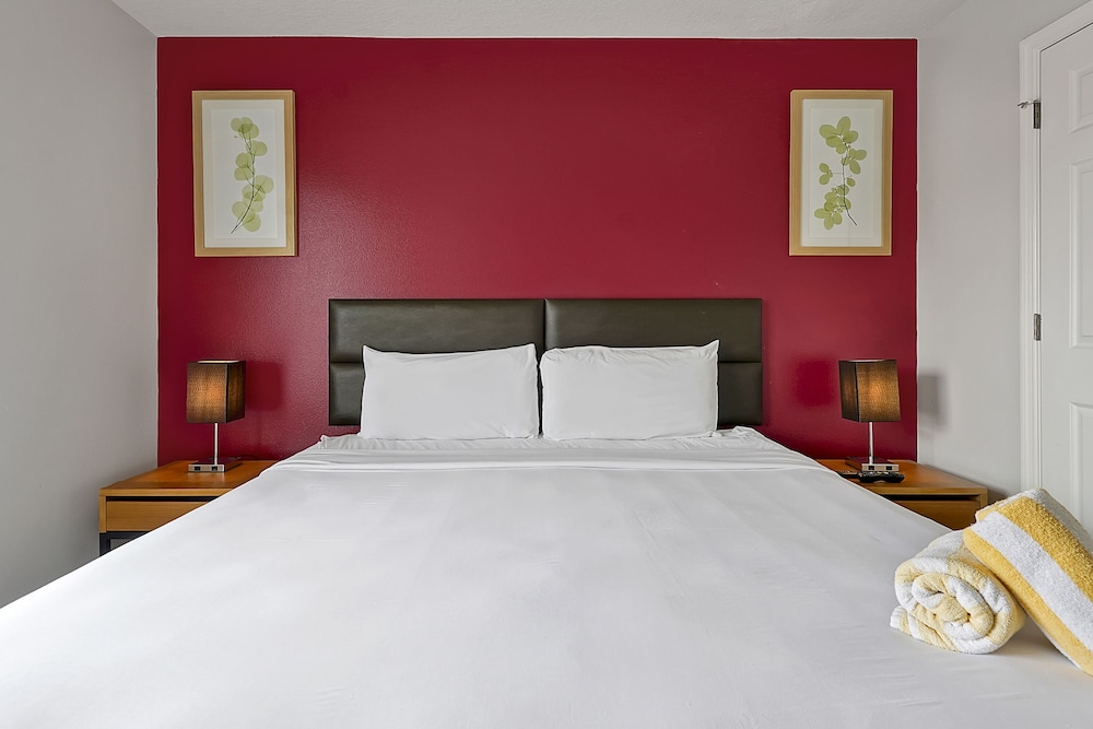 Vacation Townhomes by IDILIQ at Encantada Resort — Hotel rooms in Kissimmee, Florida