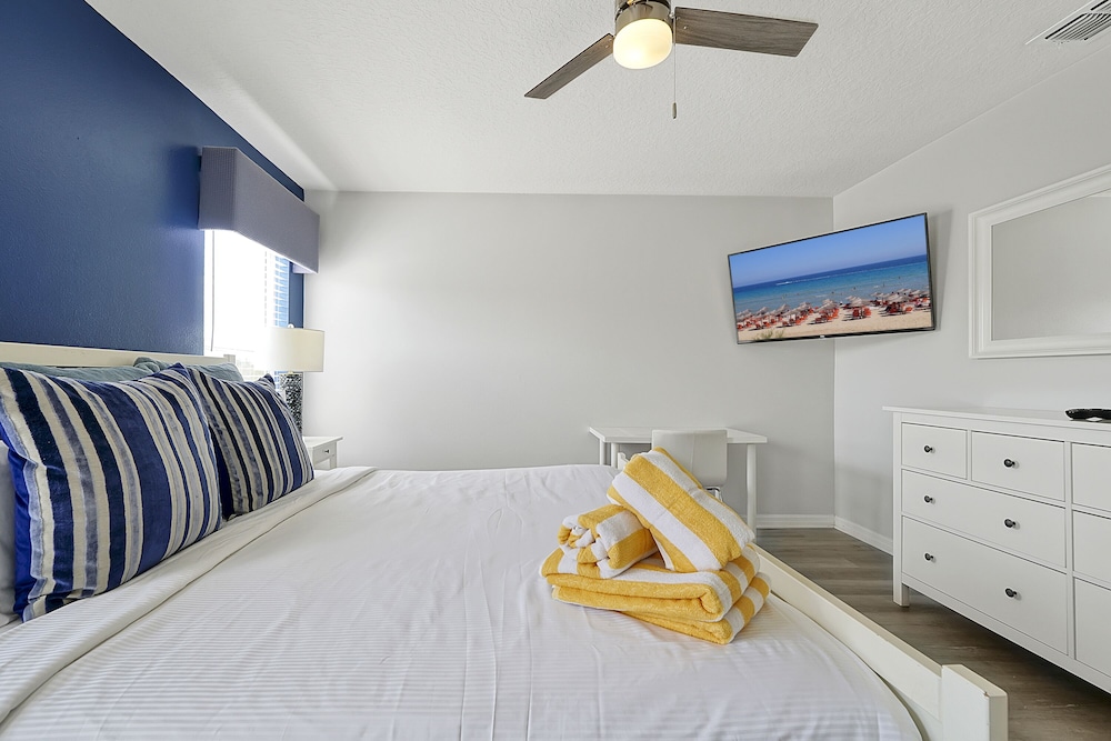 Vacation Townhomes by IDILIQ at Encantada Resort — Hotel rooms in Kissimmee, Florida