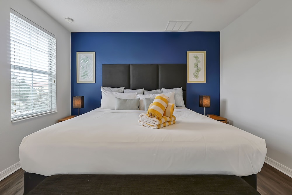 Vacation Townhomes by IDILIQ at Encantada Resort — Hotel rooms in Kissimmee, Florida